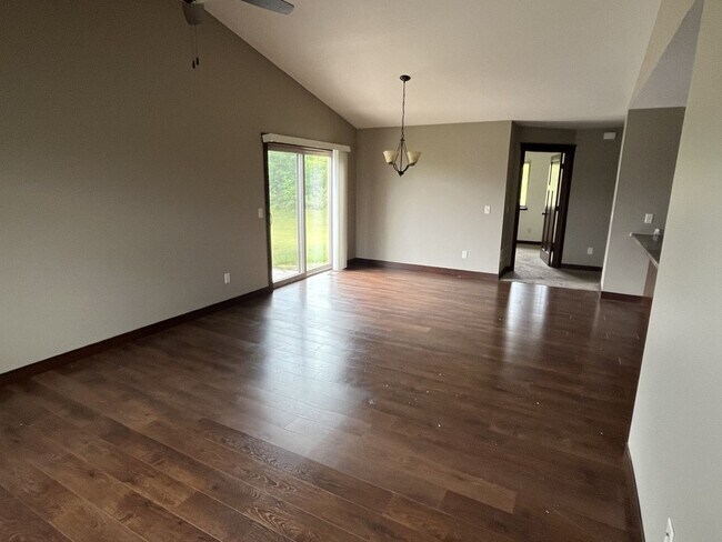 Building Photo - Aspen Meadows Twin Home