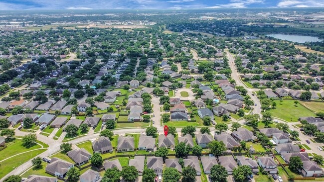 Foto del edificio - 3311 Raintree Village Dr