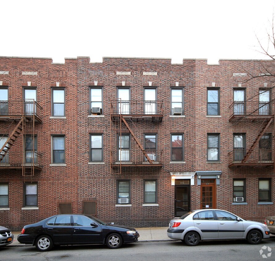 Primary Photo - 31-31 34th St