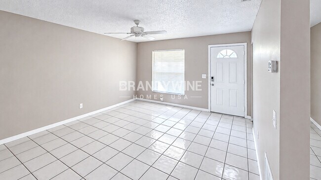 Foto del edificio - 6311 Fortune Ln