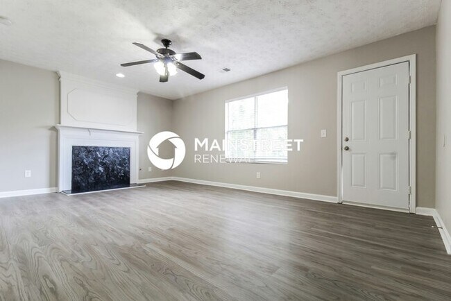 Building Photo - 3 Bedroom Pet-Friendly Home in Stone Mountain, GA with Main Street Renewal