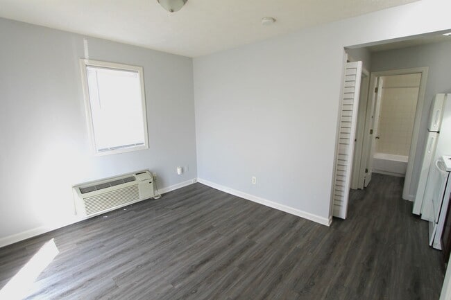 Building Photo - First floor 1 bedroom apartment- Private walk out entrance. No Stairs!