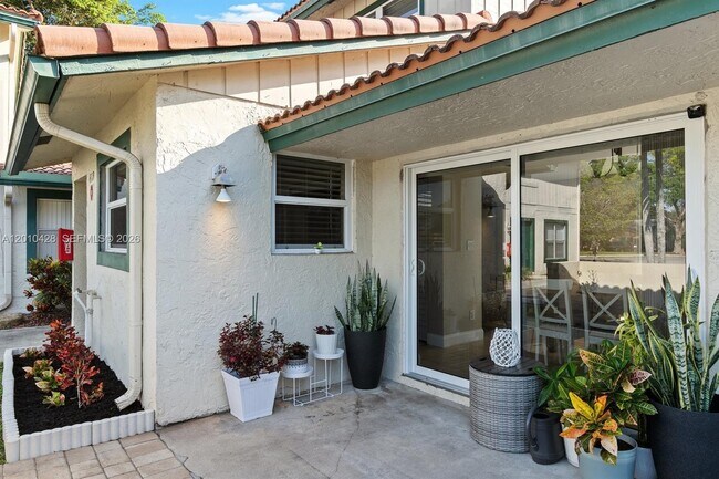 Foto del edificio - 4119 Coral Springs Dr