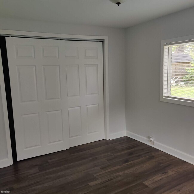 Building Photo - 3 br, 1 bath House - 37706 N Lake Vista Ter