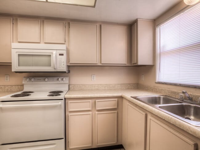 Building Photo - 12834 Illinois Woods Ln