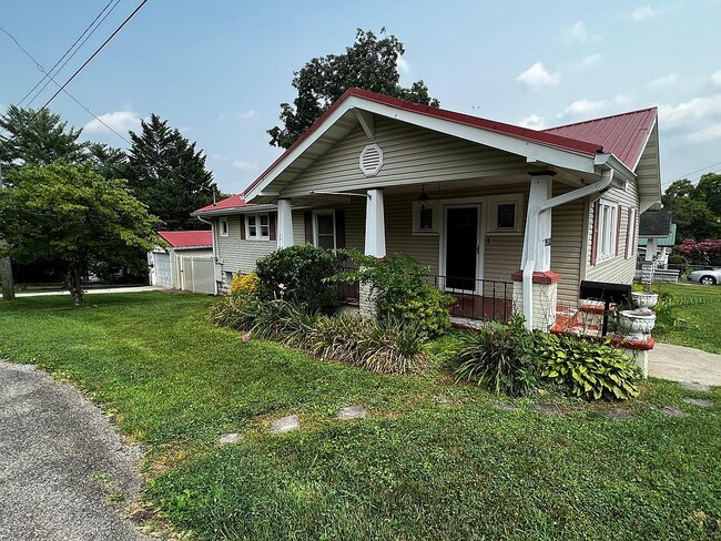Building Photo - 1820 Luttrell St