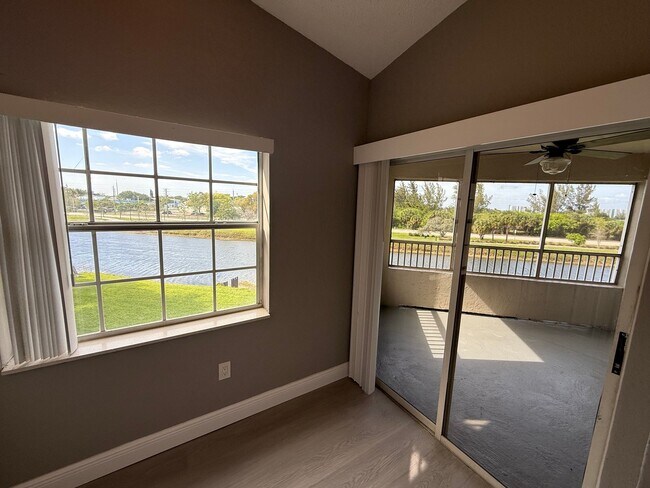Foto del edificio - 2881 N Oakland Forest Dr