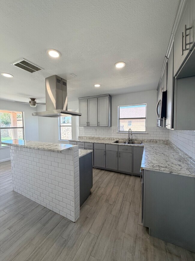 Foto del edificio - 5729 Saplinas Rd