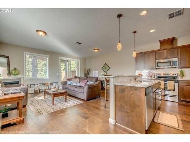 Building Photo - Beautiful  Home Great Location