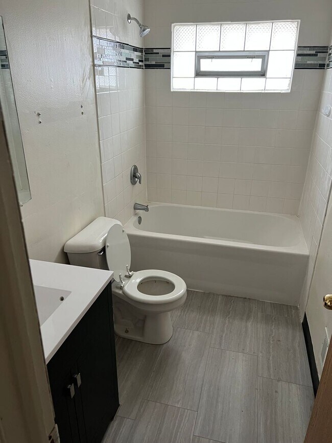 Foto del edificio - Waukesha 2BD (Near Carrol College)