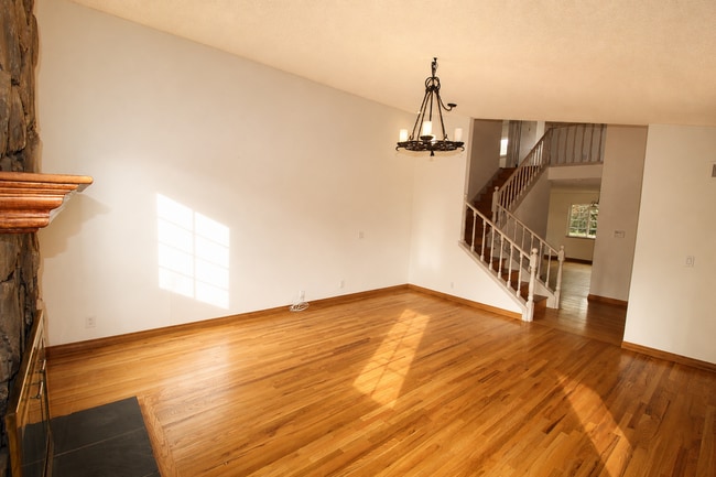 Building Photo - Spacious Corner Lot Home in Desirable Ventura Neighborhood!