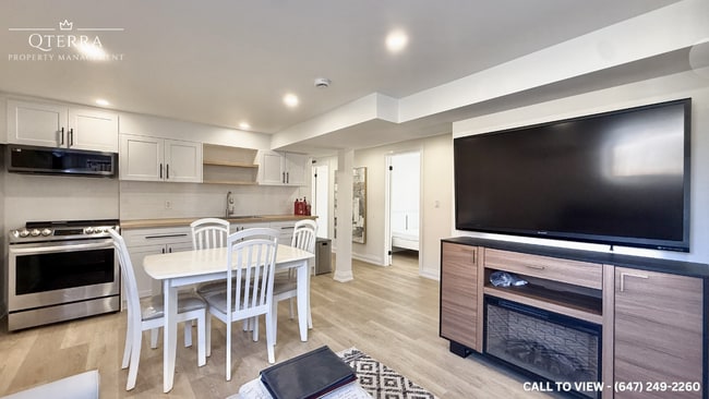 Building Photo - 171 Sloane Av