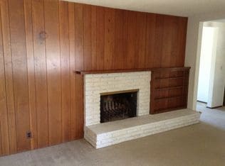 Building Photo - Beautiful Three Bedroom Home