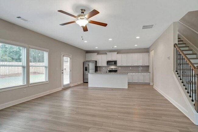 Photo - 156 Chase Landing Dr House