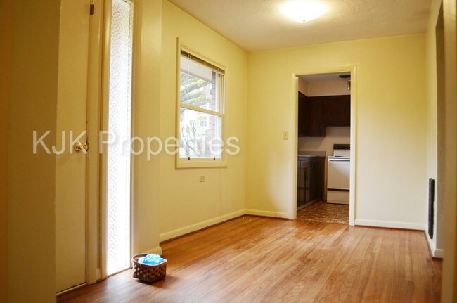 Foto del edificio - 8650 SW Canyon Ln