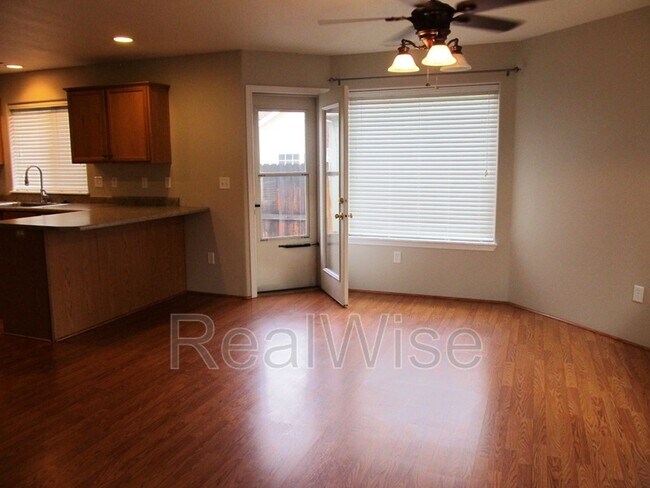 Foto del edificio - 3015 Merriman Rd