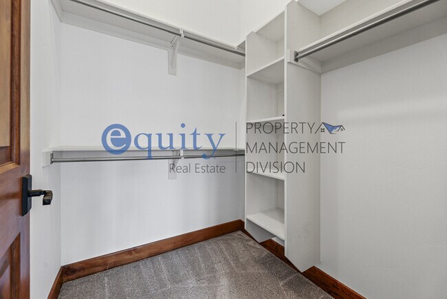Foto del edificio - 8143 Courtyard Loop