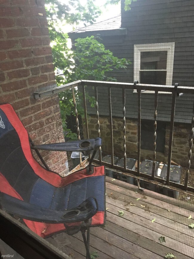 Building Photo - 153 Strathmore Rd