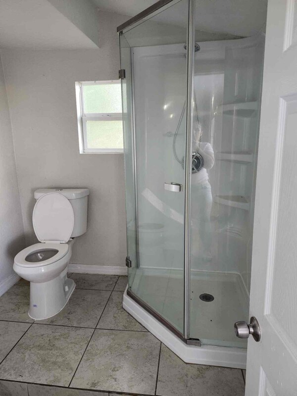 Building Photo - 1335 E Bay St