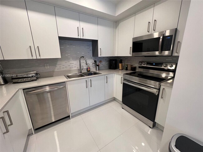 Foto del edificio - 10950 NW 82nd St