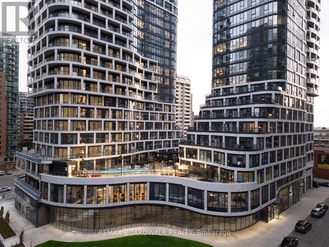 Building Photo - 400 Albert St