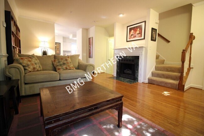 Photo - 2304 N Greenbrier Ct House