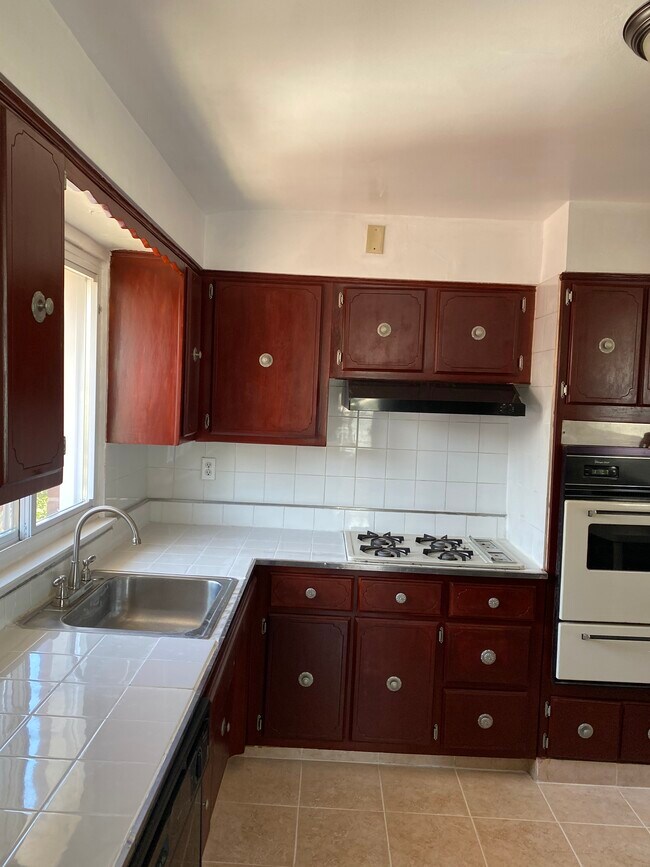 Kitchen - 1239 E 66th St