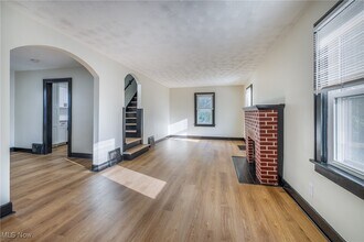 Building Photo - 849 Glenn St