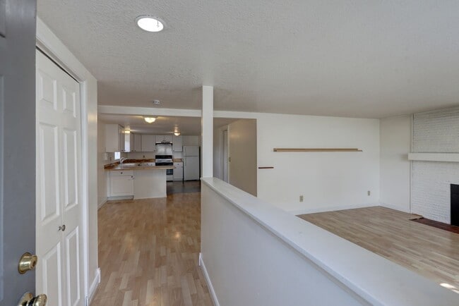Building Photo - 529 Maple St