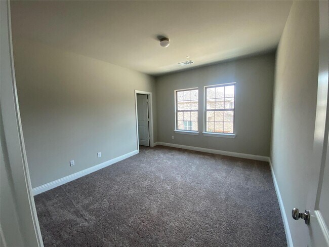Building Photo - 805 Ponds Edge Ln