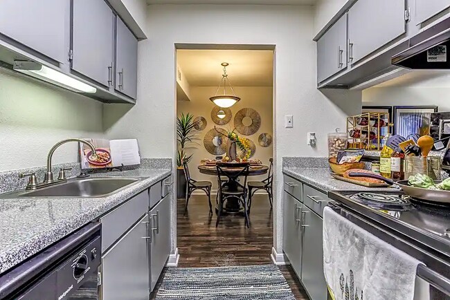 Foto del edificio - 2 bed ONLY - $1,235!