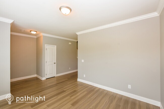 Building Photo - 115 Pointe Haven Ct