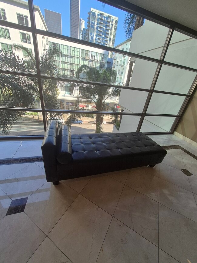 Foto del edificio - 600 W 9th St