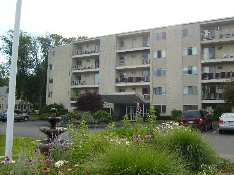 Foto principal - 100 Park Terrace Dr