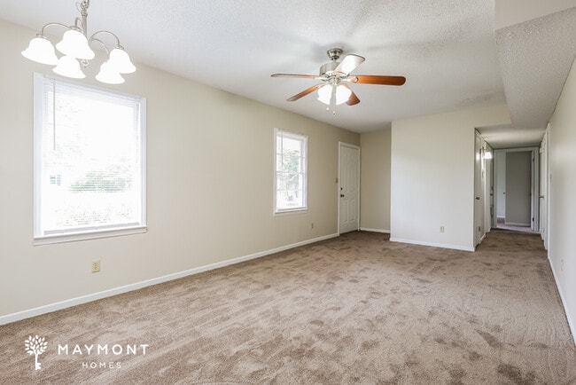 Building Photo - 122 Strawberry Dr