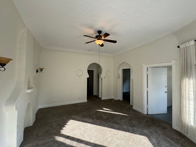 Building Photo - Welcome to Your New Home: Stunning Apartments in Orange St.