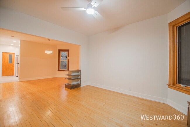 Foto del edificio - 4037 N Hamlin Ave