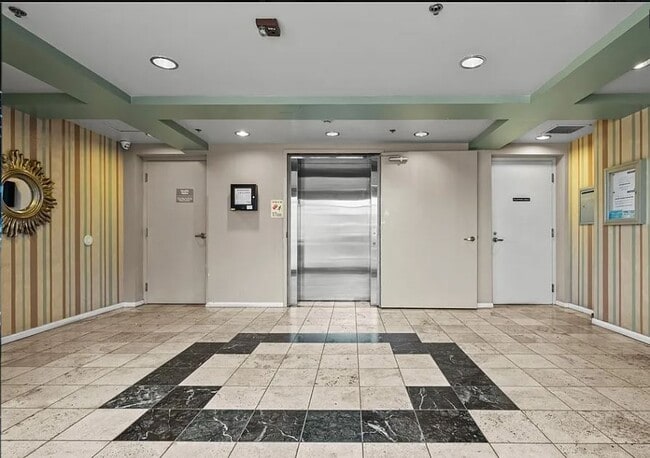 Building Photo - 11124 Burbank Blvd