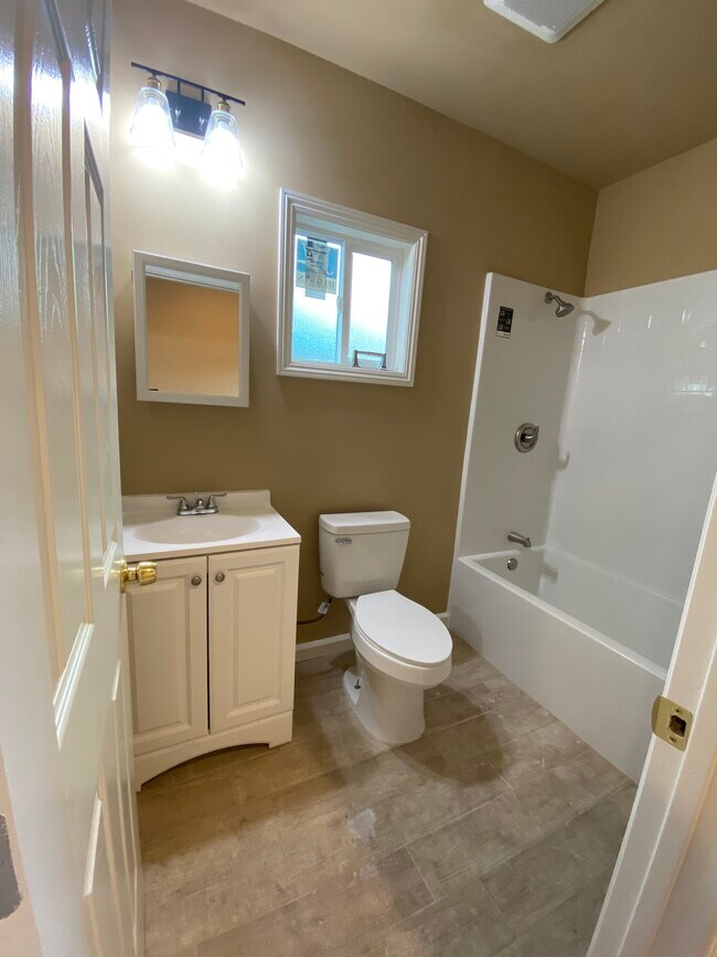 Building Photo - 124 Reams Ct
