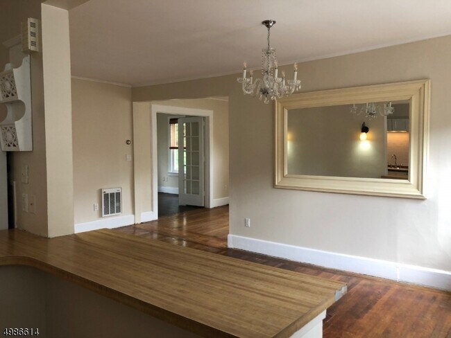 Building Photo - 299 Belleville Ave