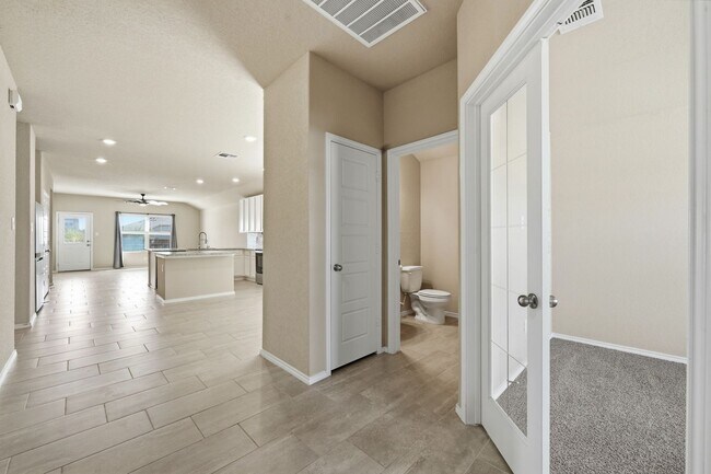 Foto del edificio - Spacious & Move-In Ready Rental in 78252 – Easy Access to Major Highways