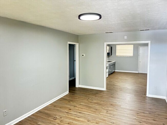 Foto del edificio - 7138 Conant Ave