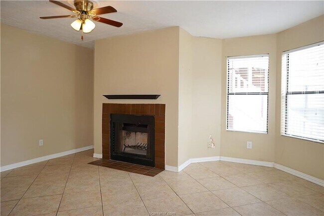 Foto del edificio - Available August!! One Bed, One Bath Downs...