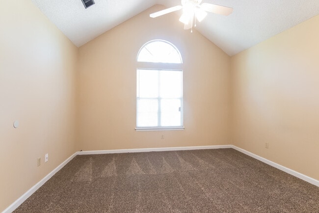 Building Photo - Lovely Home in Winslow Subdivision