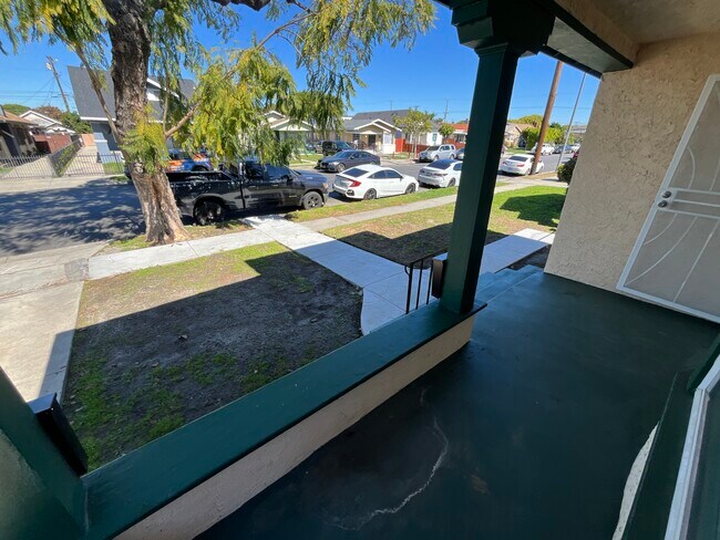 Building Photo - 224 E 65th St