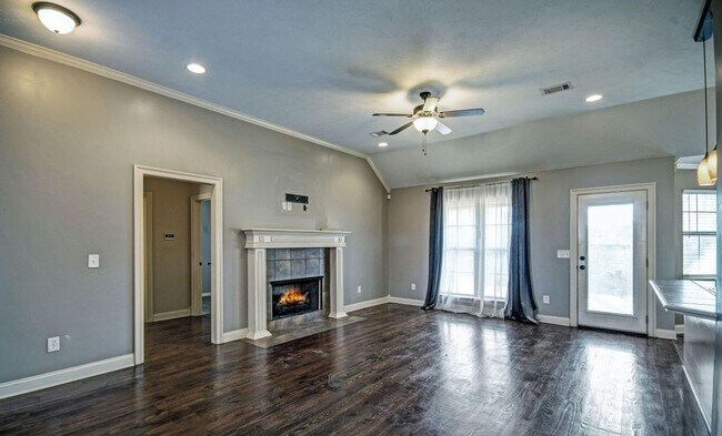 Building Photo - 121 Millhouse Drive