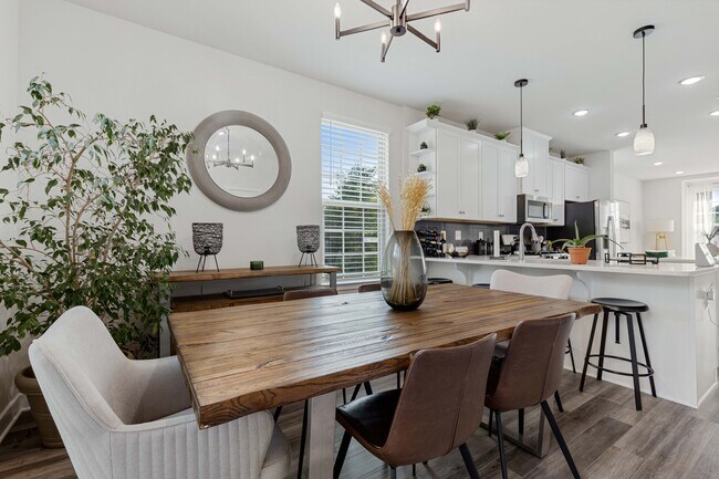 Foto del edificio - 9437 Oak Grv Ln