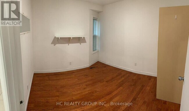 Photo du bâtiment - 562 Bathurst St
