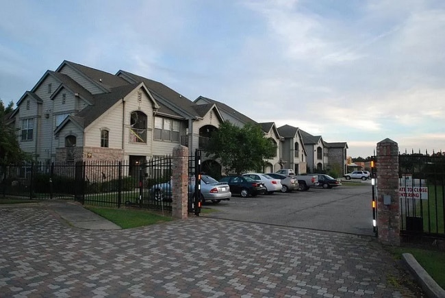 Foto del edificio - 350 Emerald Forest Blvd