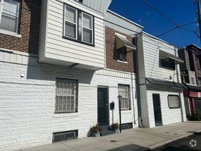 Building Photo - 2626 Master St